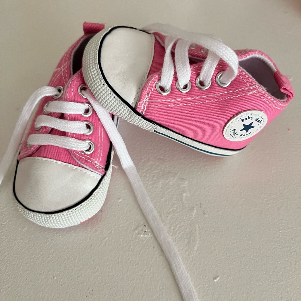 New pink baby shoe